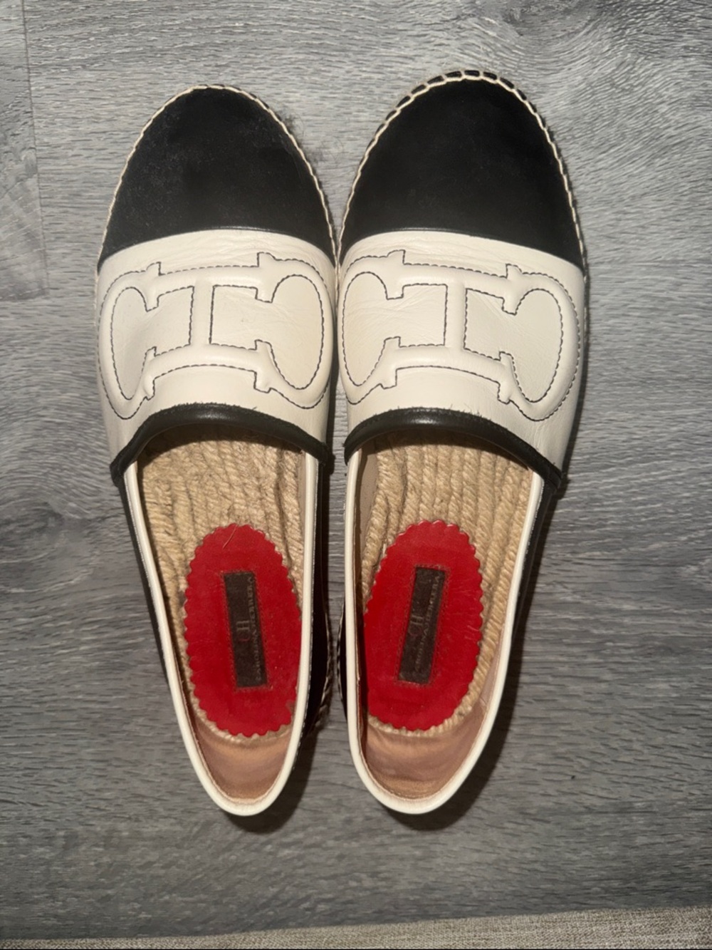 CH CAROLINA HERRERA WOMENS White and Black Espadrille Flats